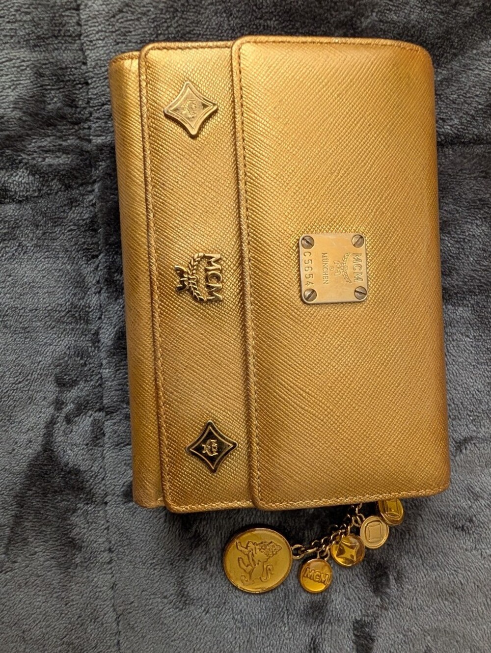MCM Gold Leather Shoulder Bag and Wallet W/Charms Set In Gorgeous Condition! - Picture 9 of 16